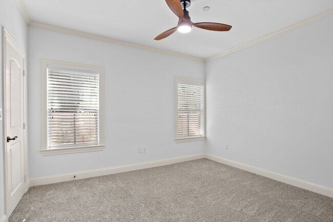 Building Photo - Luxury Highland Park Condo