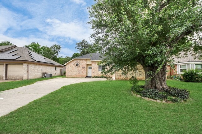 Building Photo - 2614 Village Cir Dr