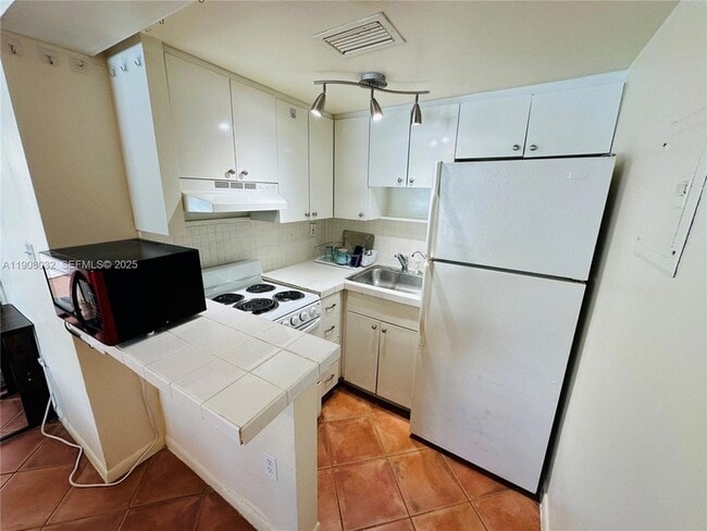 Building Photo - 619 Euclid Ave