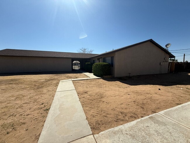 Building Photo - 3711