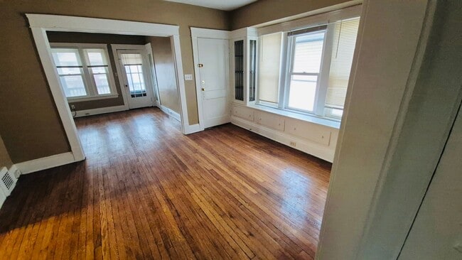 Building Photo - 4412 Alpha Ave