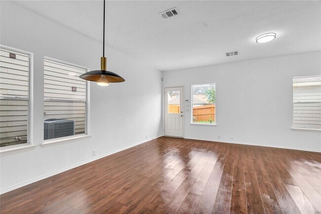 Building Photo - 23838 Township Elm St