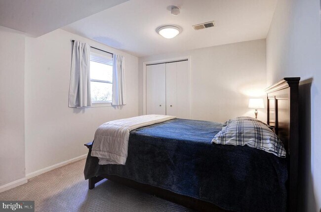 Building Photo - 8805 Honeybee Ln