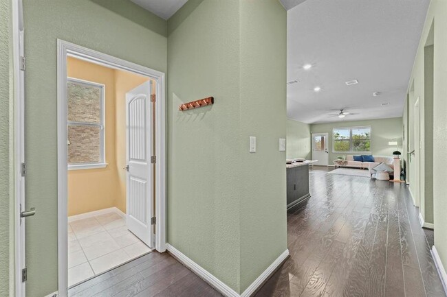 Building Photo - 416 Gabrielle Anne Dr