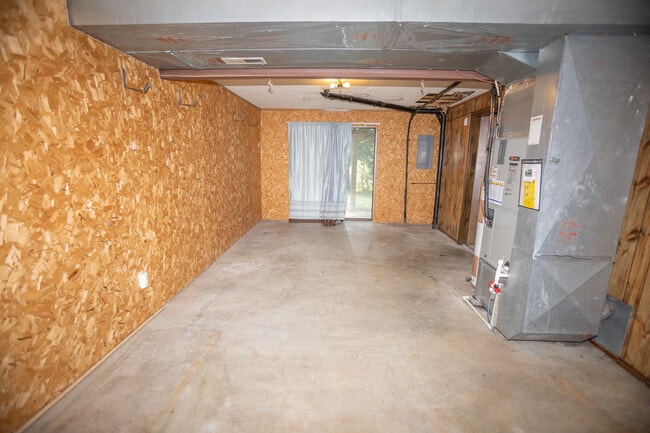 Building Photo - 131 Cresent Dr