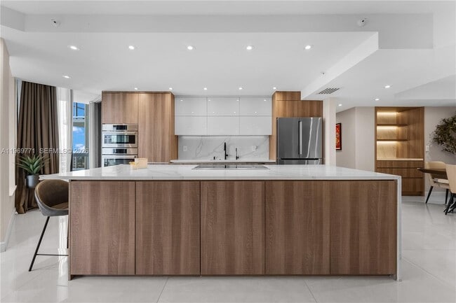 Building Photo - 20191 E Country Club Dr