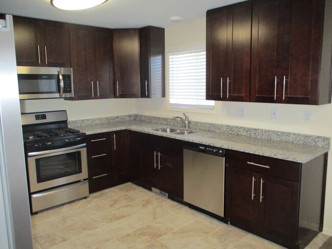 Building Photo - 514 Iona Ln