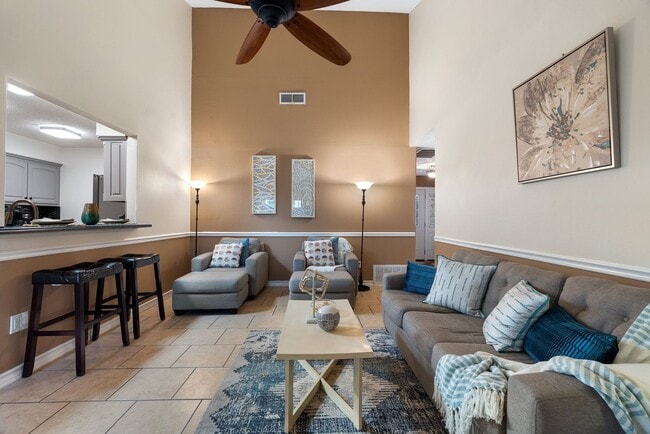 Building Photo - Captivating 3-Bedroom Escape with Private Deck & HOA Pool Access in Grand Prairie!