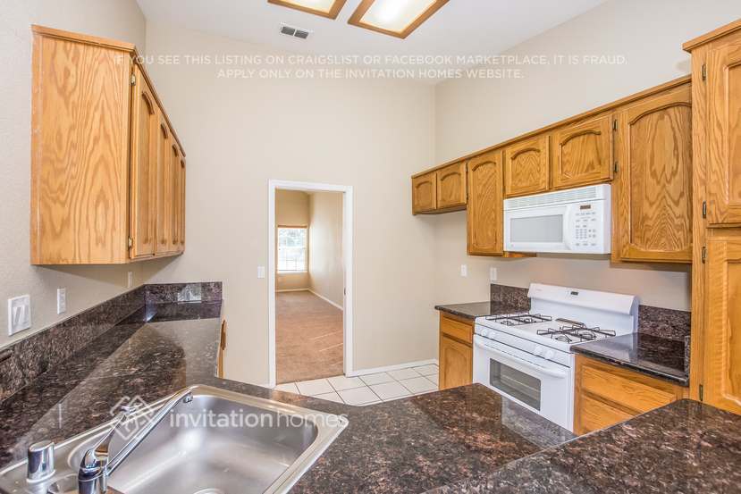 Building Photo - 8767 Hollowstone Way
