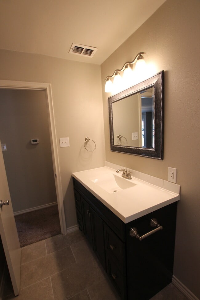 Building Photo - Lease Takeover Opportunity Available! 3 be...