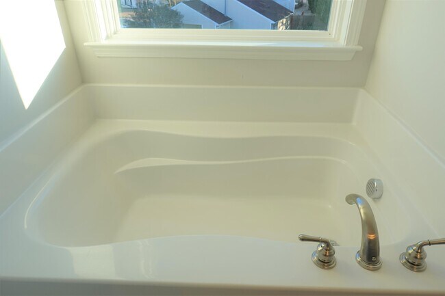 Building Photo - 2704 Millhone Dr