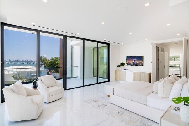 Building Photo - 1248 NE 89th St