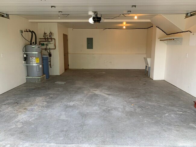 Garage - 310 Tipperary Ct