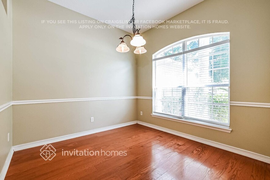 Building Photo - 10207 Summer Elm Ave