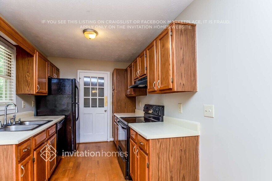 Building Photo - 155 Pilgrim Way