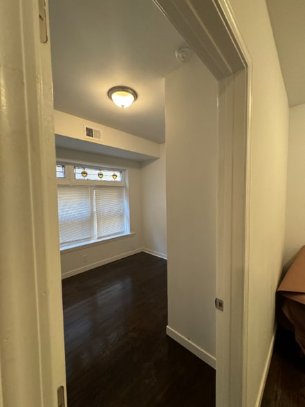 Building Photo - 8046 Ellis Ave