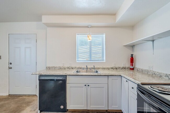 Building Photo - 434 N Norris Ave