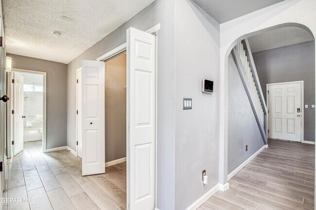 Building Photo - 12325 Tierra Bella Dr