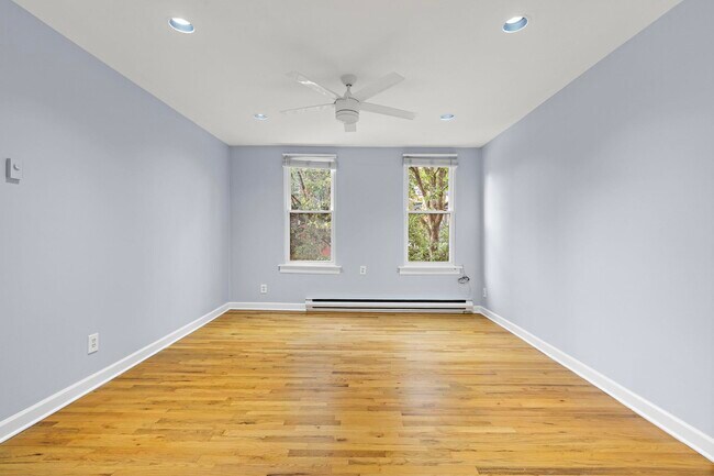 Building Photo - 607 1st St