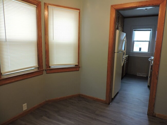 Building Photo - 3 bedroom, 1 bath house