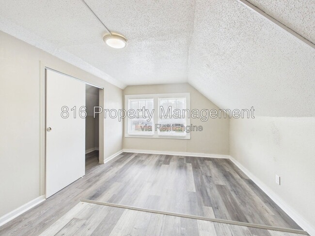 Building Photo - 3205 E 31st St