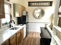 Building Photo - 54 Center St