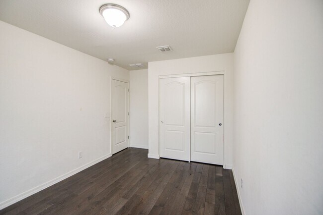 Building Photo - Cooley Station Stunning 3 bedroom!