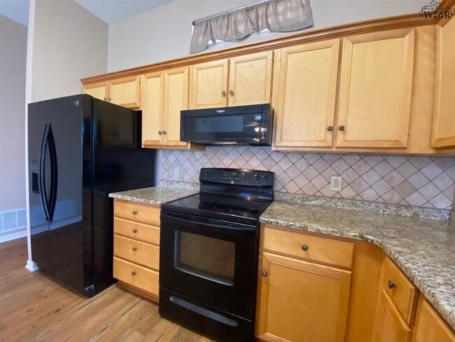 Building Photo - 3803 Stonegate Dr