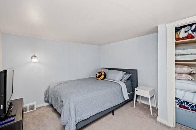 Building Photo - 131 Ulysses St