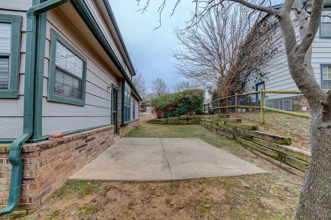 Building Photo - West Tulsa Gem! 3 Bed 2.5 Bath