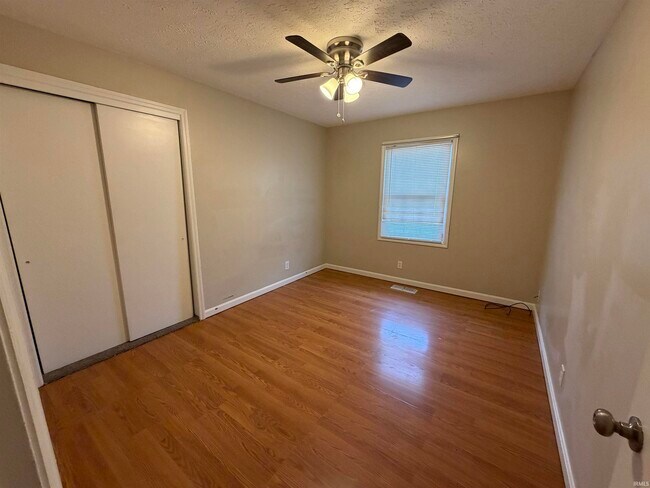 Building Photo - 800 Greenfield Rd