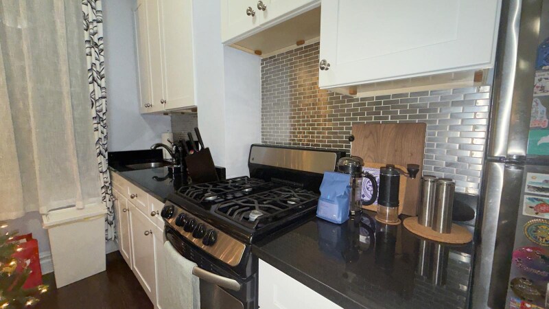 Building Photo - 511 W 151st St