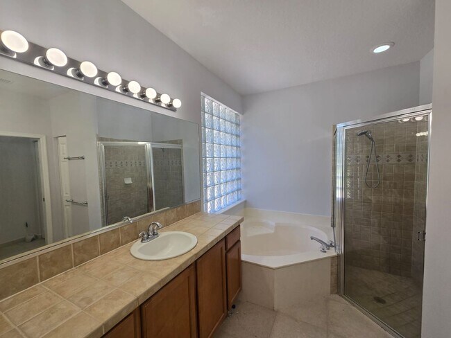 Building Photo - Bright + Spacious Home for Rent in West La...