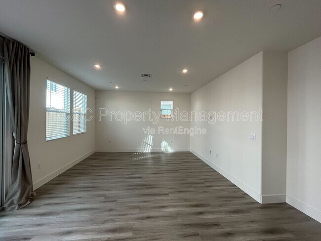 Building Photo - 158 Goldback St