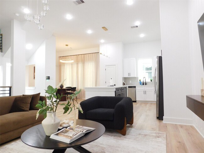 Building Photo - 3460 Bremond St