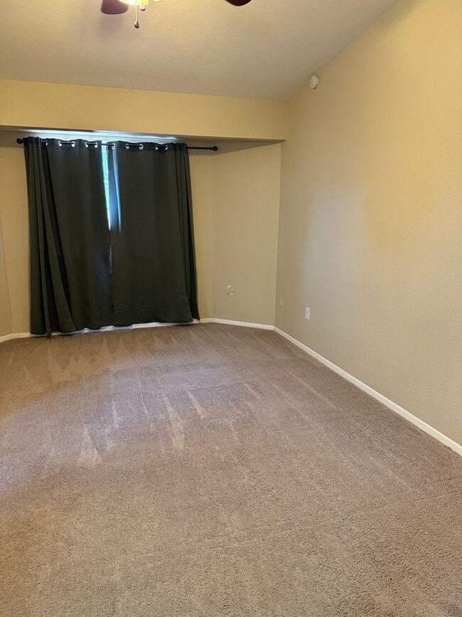 Building Photo - Centrally located home