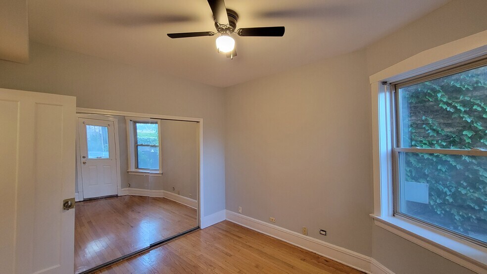 Building Photo - 5807 N Artesian Ave
