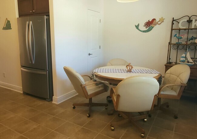 Building Photo - Corner Lot 4/2 Home - Fenced Yard - Near NAS