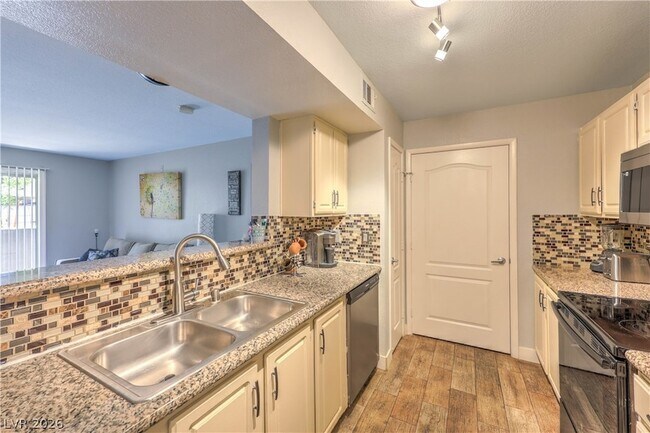 Building Photo - 5055 W Hacienda Ave