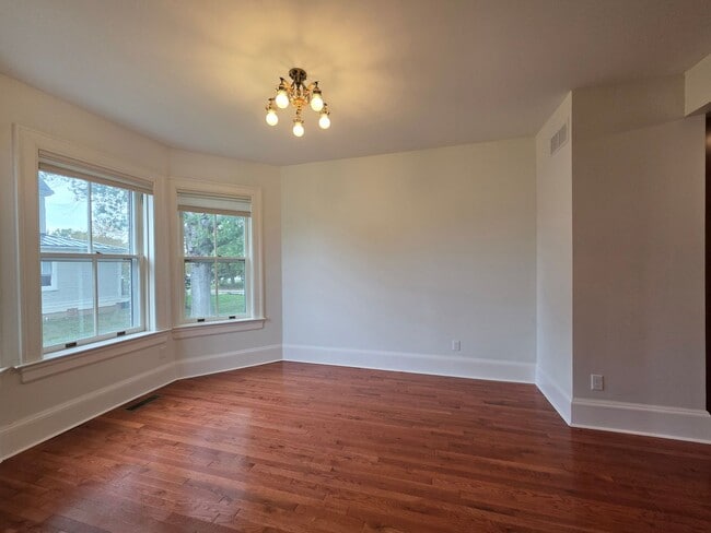 Building Photo - 1306 Officers Row