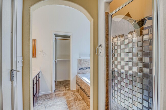 Building Photo - 7701 Maple Landing Court