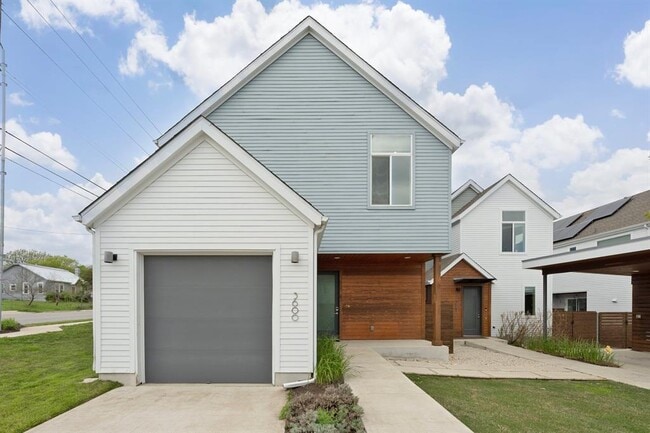 Building Photo - 3600 Clary Wy