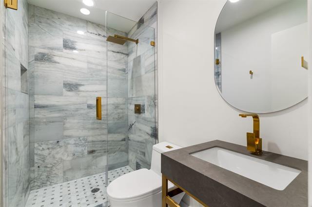 Building Photo - 9415 Hill View Dr