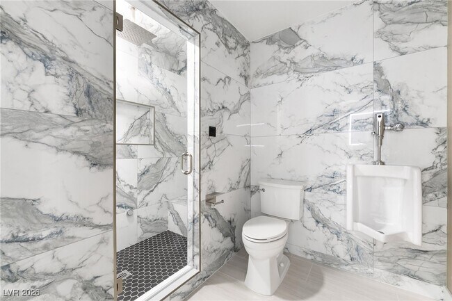 Building Photo - 968 Pinehurst Dr