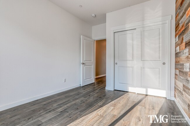 Building Photo - Single level 4 Bedroom 2 Bathroom Home in ...
