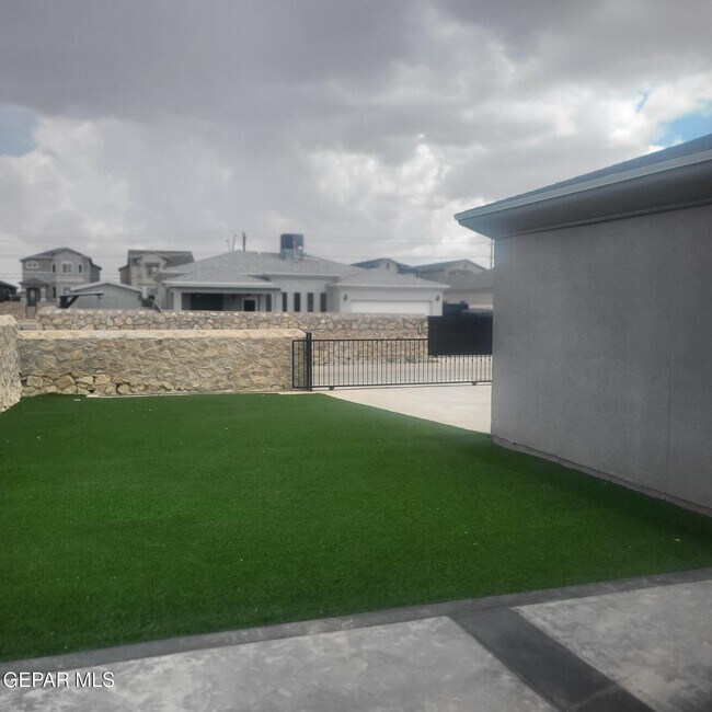Building Photo - 14901 Tierra Isaiah Ave