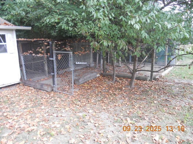 Building Photo - 105 Spring Leaf Ln
