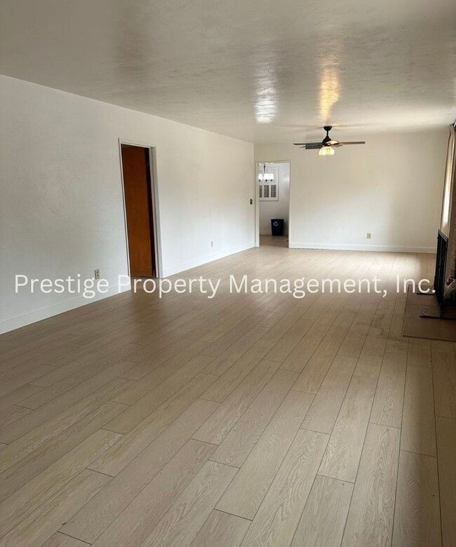 Building Photo - Spacious Central  3/2 Home w/ Split Floor ...