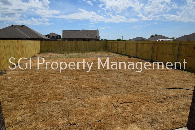 Building Photo - 523 Wood Dr