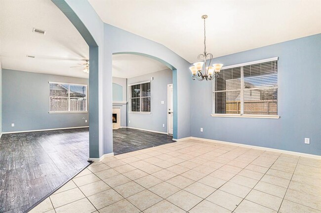 Building Photo - 1753 Silver Bend Dr